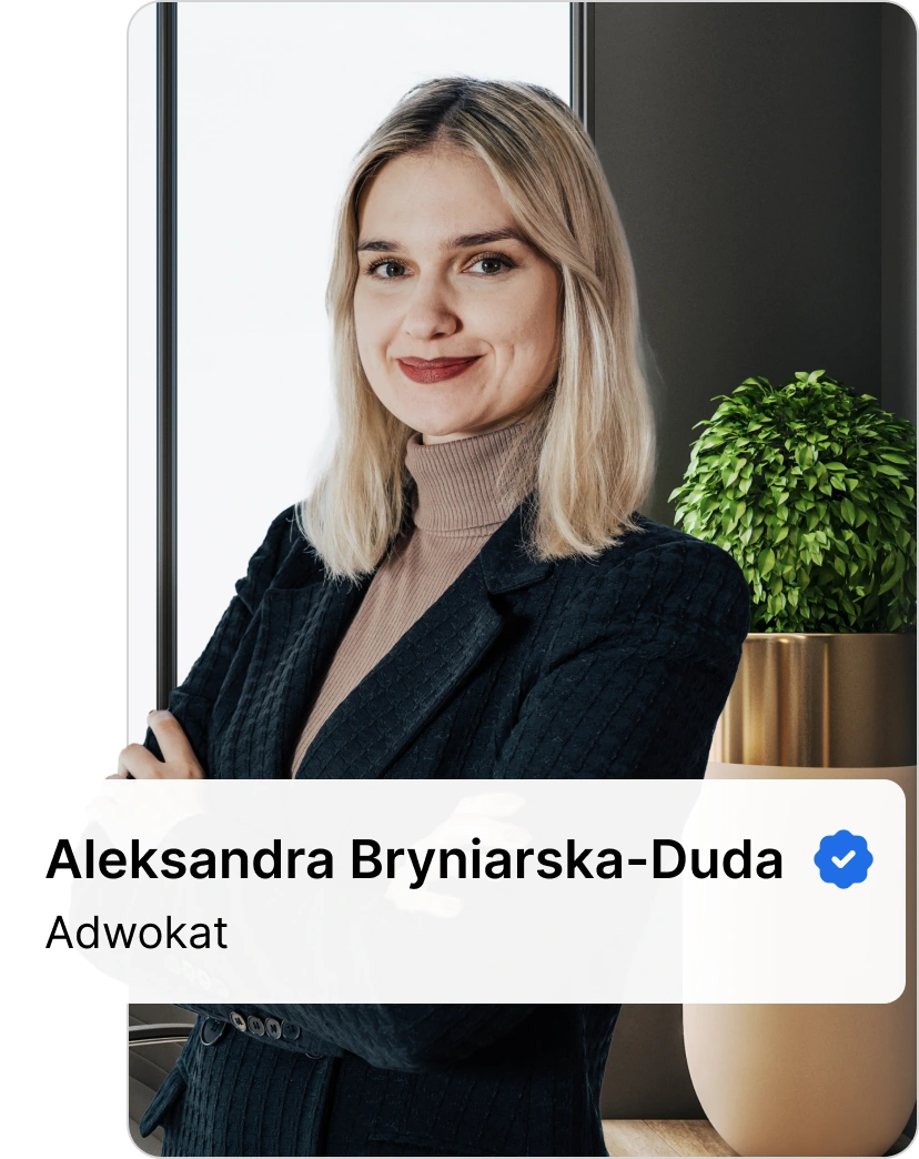 Aleksandra Bryniarska-Duda, adwokat specjalizująca się w sprawach dotyczących błędów medycznych, na tle stylowego biura.