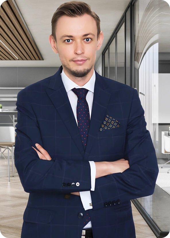 Sebastian Hajdas, radca prawny specjalizujący się w sprawach dotyczących pozostałych wypadków, na tle jasnego biura.